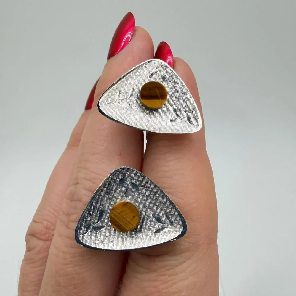 Vintage/Retro Tigers Eye and diamond cut leaf design silver tone cuff links!‎